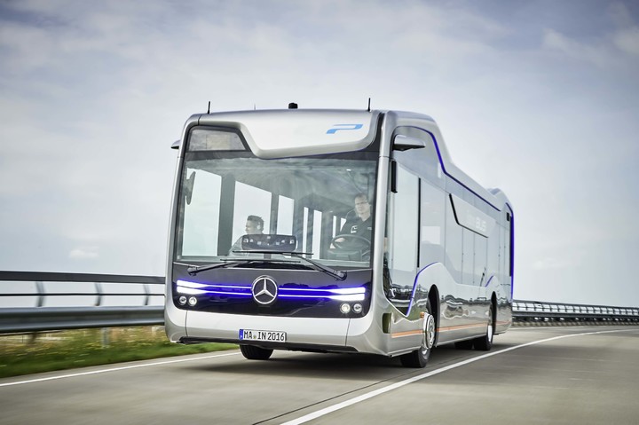 mercedes-bus003-1