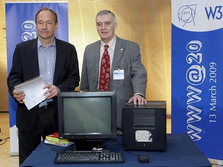 Computer-Tim-Berners-Lee-l