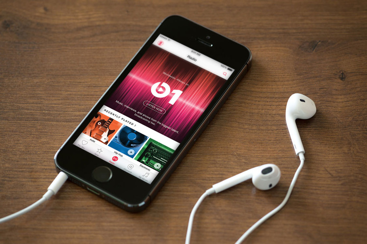 Apple-Music-phone