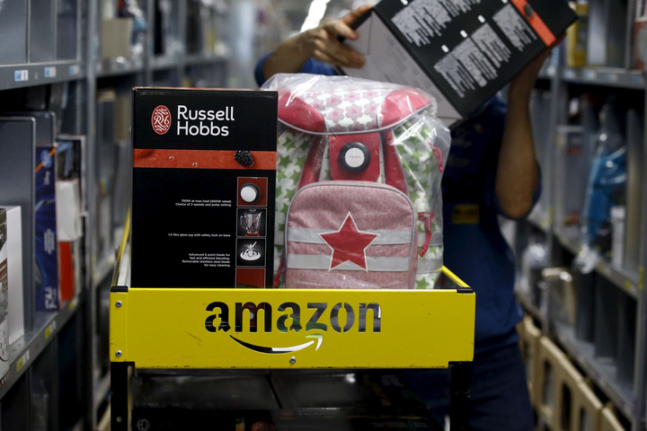 A worker sorts products at an Amazon Fulfilment Center in Wroclaw, Poland in this December 3, 2015 file photo. E-commerce giant Amazon.com Inc reported a 21.8 percent rise in quarterly revenue, helped by strong holiday-period shopping and robust growth in its cloud services business. REUTERS/Kacper Pempel/Files