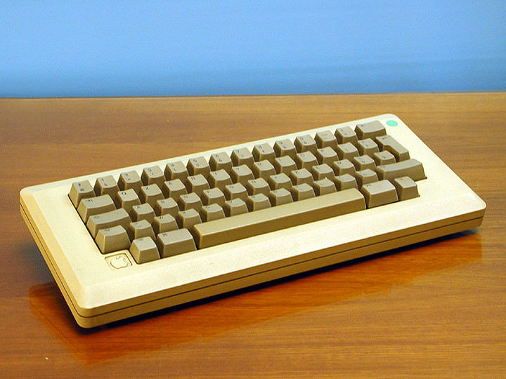 apple_macintosh_plus_keyboard