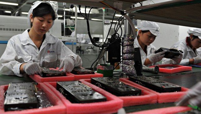 foxconn-workers-620jt092412