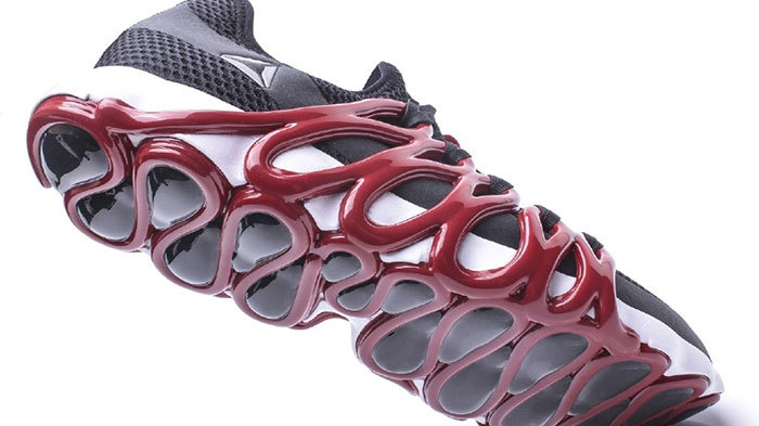 锐步液体 3D 打印鞋子