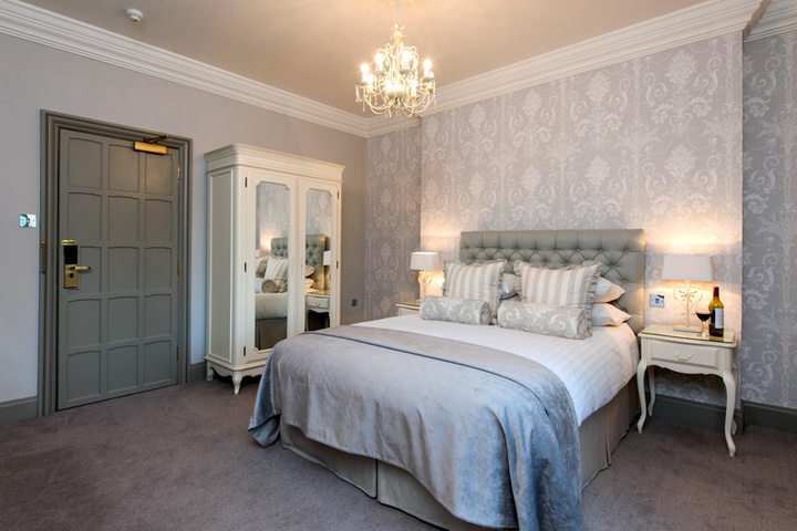 3026588_laura-ashley-the-manor-bedroom-selection