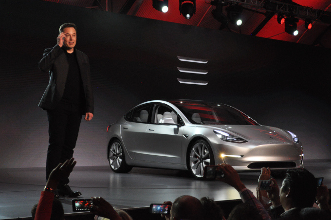 elon-musk-launching-tesla-model-3-1