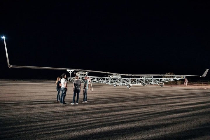 facebook-drone-ready-to-take-off-1024x683