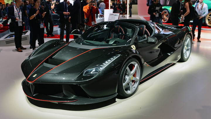 01-ferrari-laferrari-aperta