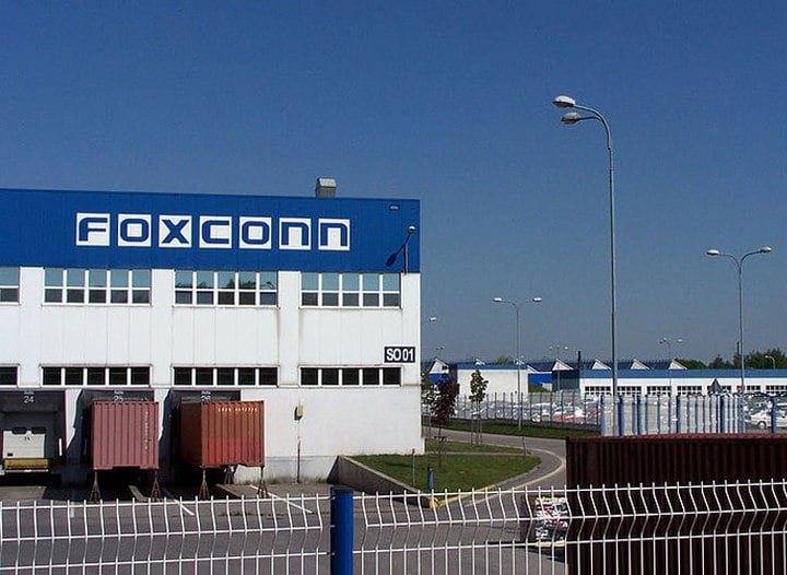 foxconn-ups-wages-1