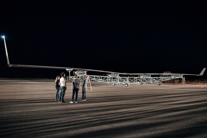 facebook-drone-ready-to-take-off-1024x683