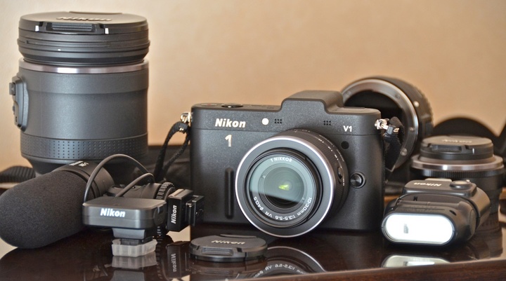 nikon_1_v1_with_lenses_and_flash