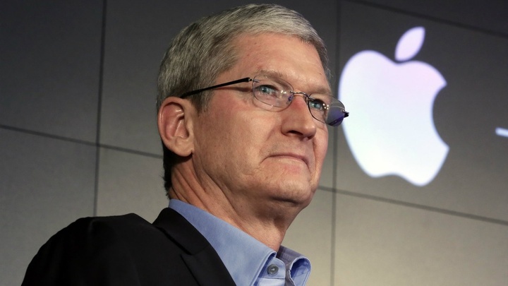apple-s-ceo-tim-cook-is-boring-and-incompetent-internet-guru-says-510058-2-1