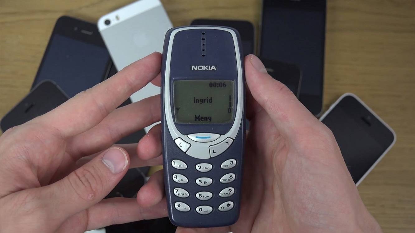 英国大叔一台诺基亚 3310 用了 17 年,看来真的
