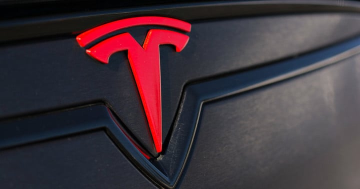 tesla-logo-red-black-930x488