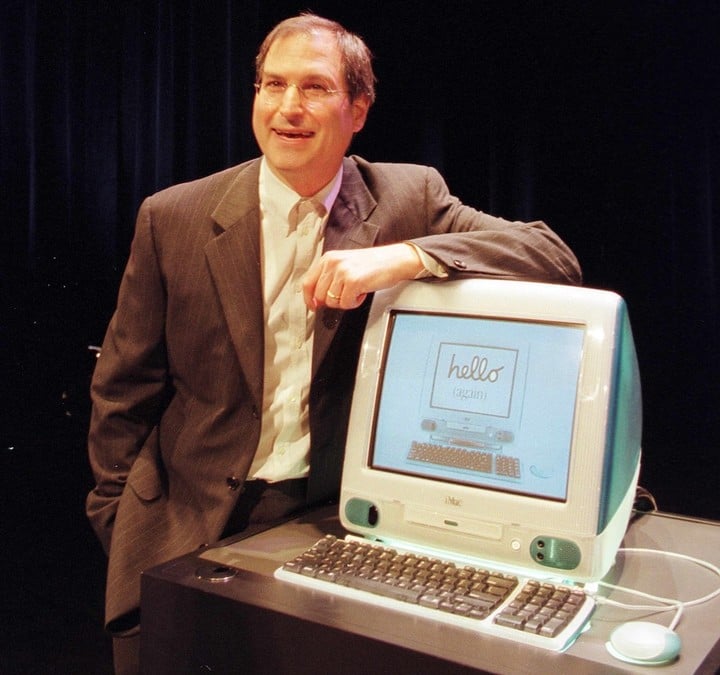 Steve-Jobs-and-an-iMac.jpg!720