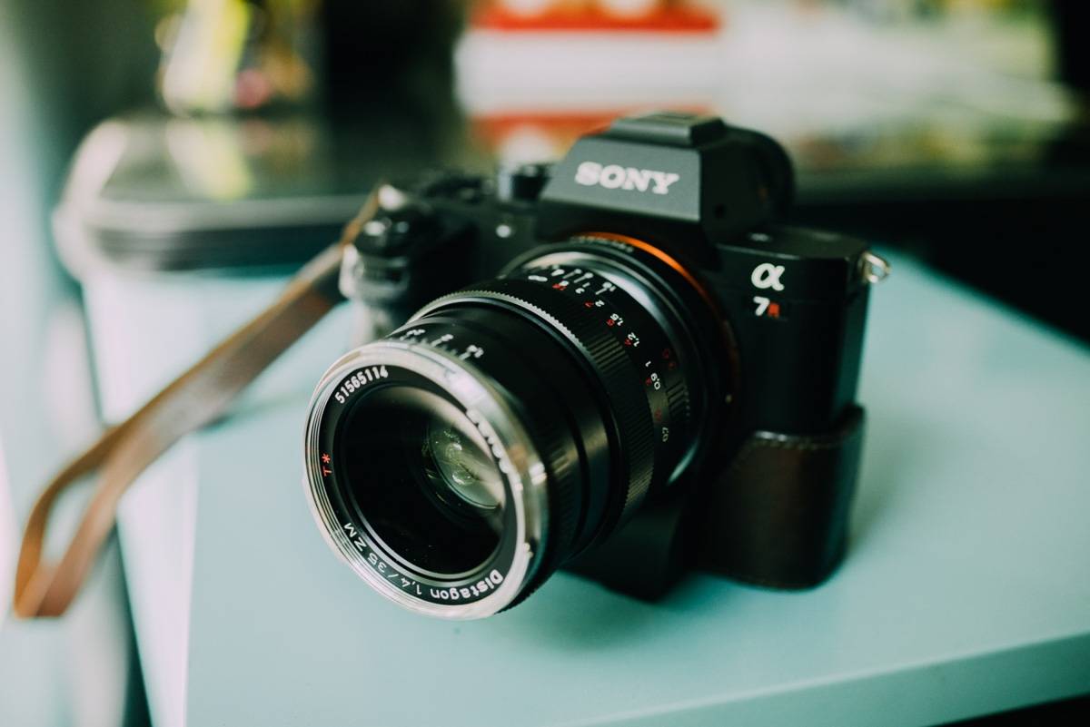 蔡司想抢在这家北京公司前,拿下徕卡 45% 的股