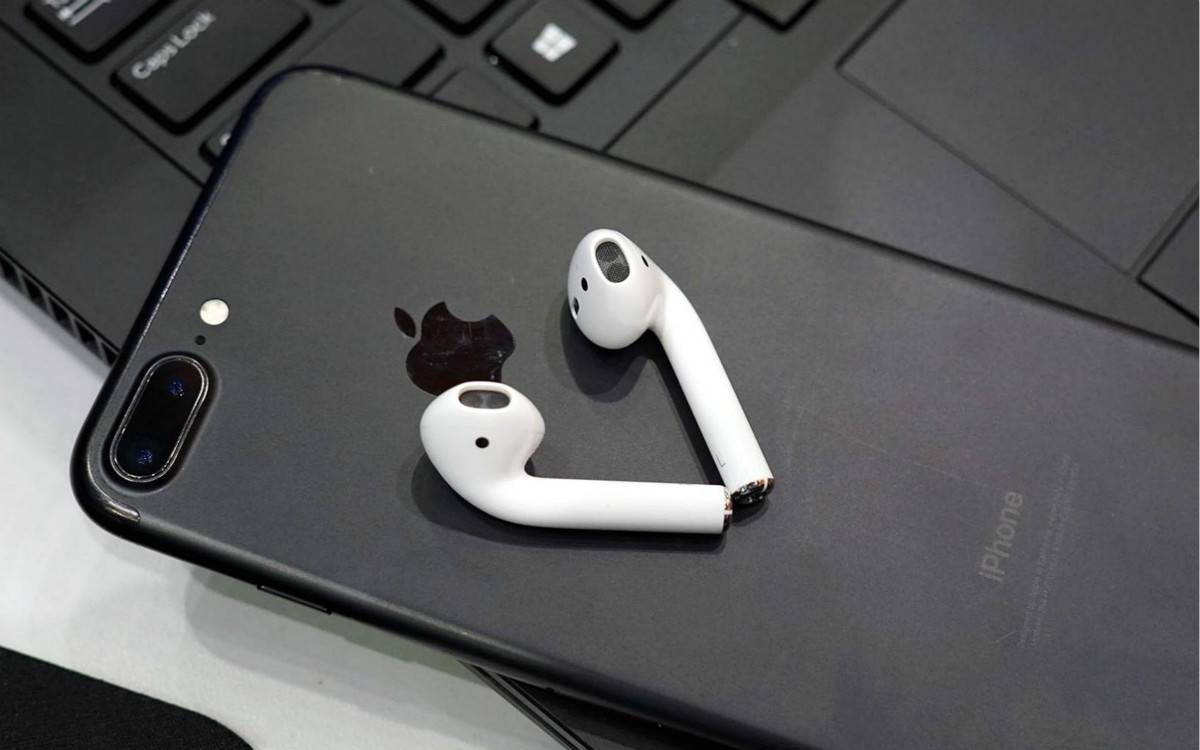 Наушники airpods 2 не подключаются. Подключение airpods. Как подключить наушники airpods max. Наушники эирподс 2. Правый наушник аирподс 1.