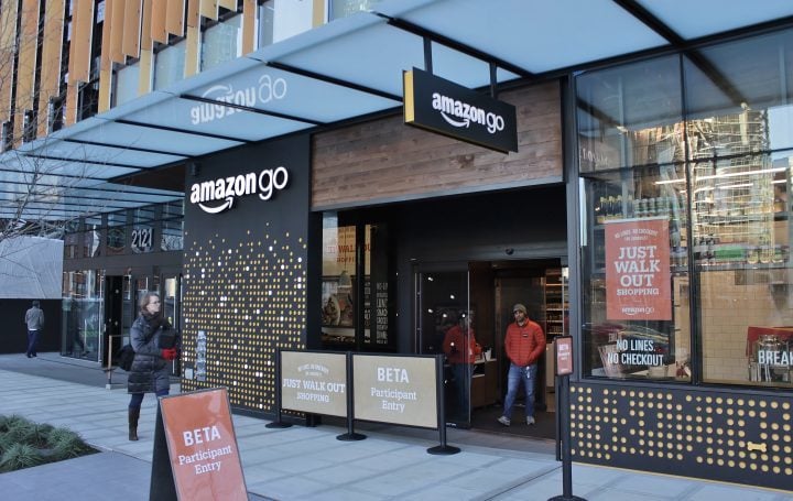 Amazon_Go_in_Seattle_December_2016-e1516595103579.jpg!720