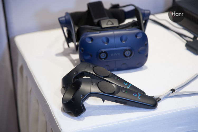 体验了HTC Vive Pro 后，我觉得VR 的未来似乎也没有那么“悲观” | 爱范儿