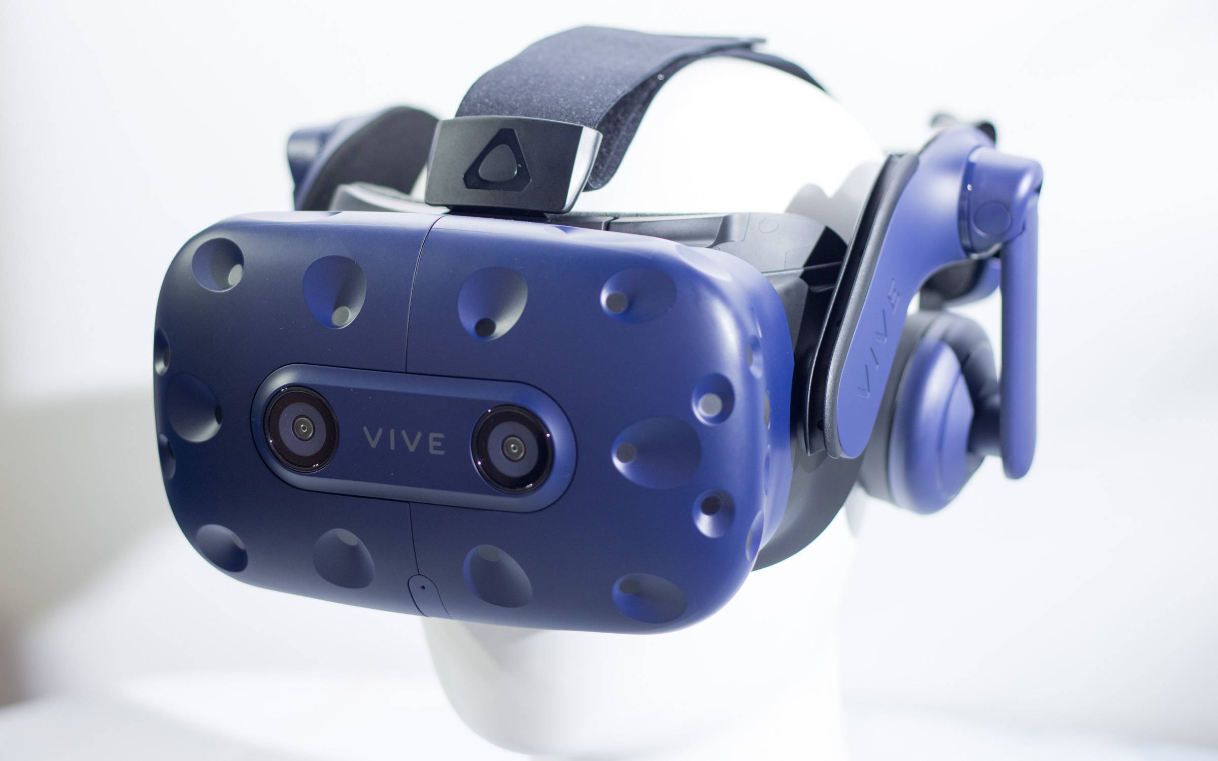 HTC Vive Pro 拆解：6488 元的售价，贵得「有理有据」 | 爱范儿