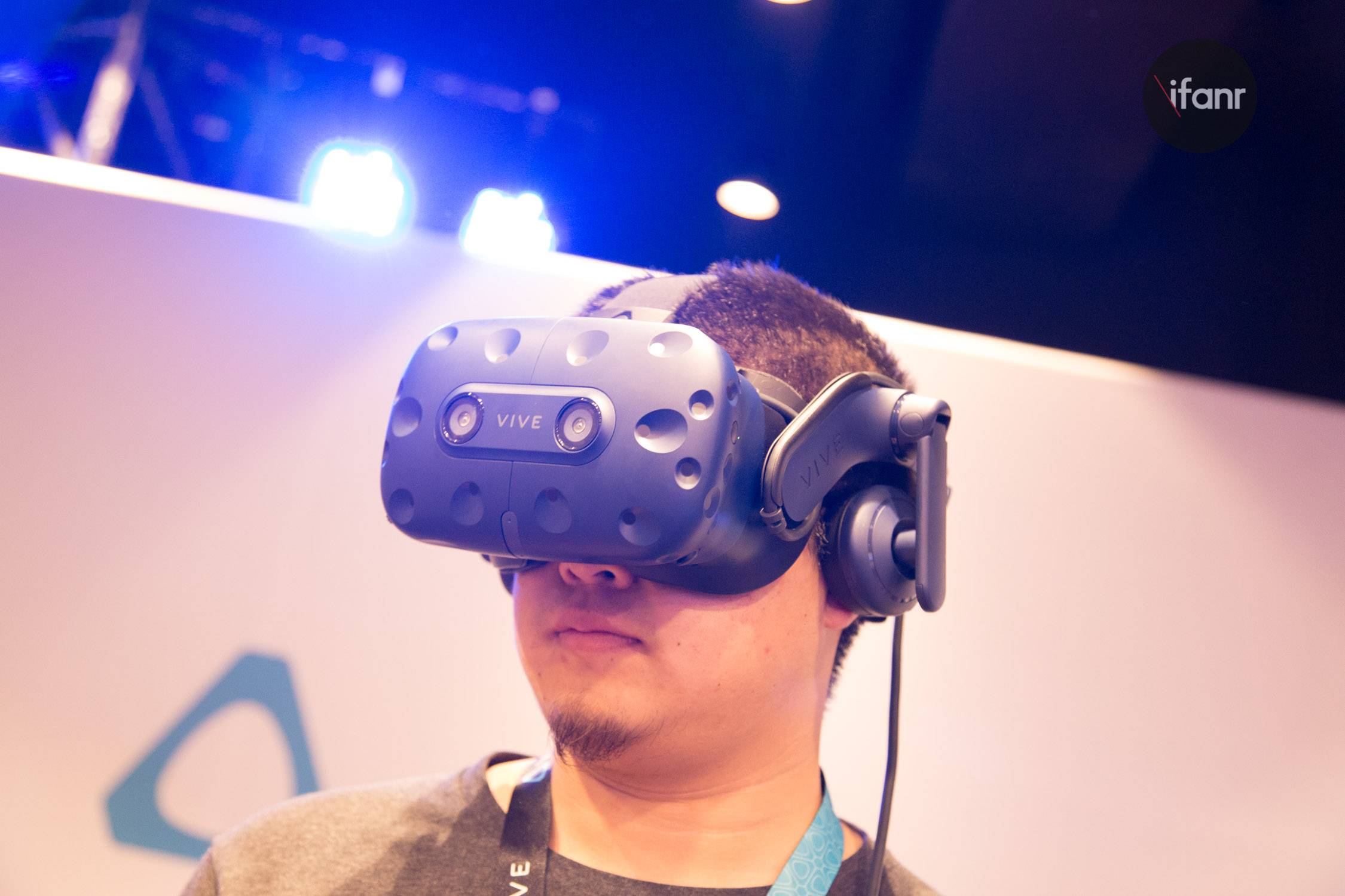 HTC Vive Pro 拆解：6488 元的售价，贵得「有理有据」 | 爱范儿