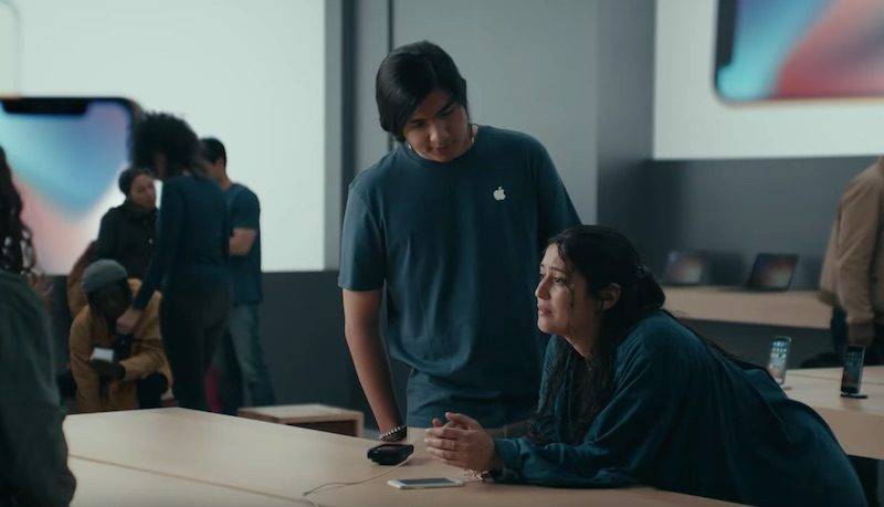 三星又发广告怼苹果,居然拿 S9 和 iPhone 6 比