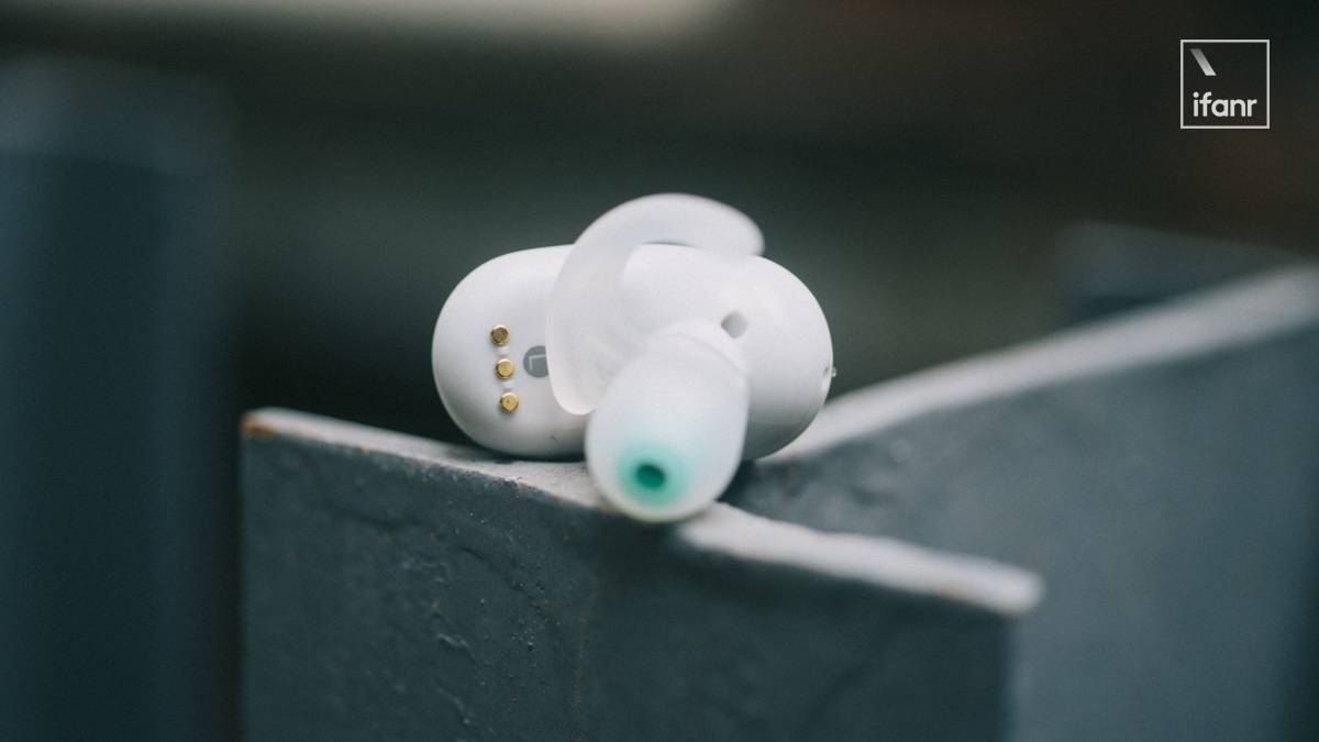 索尼耳机 WF-SP700N 体验,它终于能让我安安