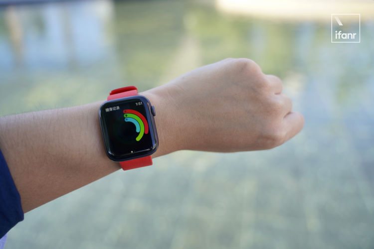 Apple Watch Series 4 首发评测：它是智能手表的iPhone 4 | 模范评测