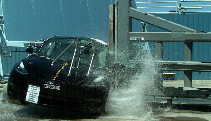 美國高速公路安全管理局認證 TESLA Model 3 是全世界最安全的汽車 - 電腦王阿達