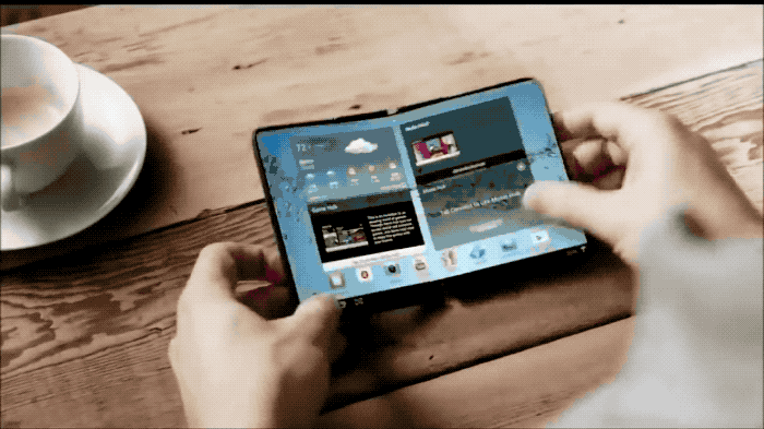 https://s3.ifanr.com/wp-content/uploads/2018/11/2014-Samsung-Flexible-OLED-Display-Phone-and-Tab-Concept.2018-09-05-15_22_19-1.gif!720