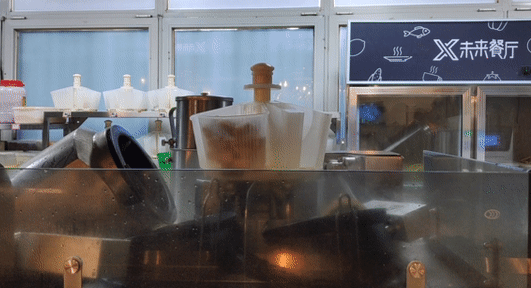 我在未来餐厅让机器人炒了三道菜，没想到，全糊了