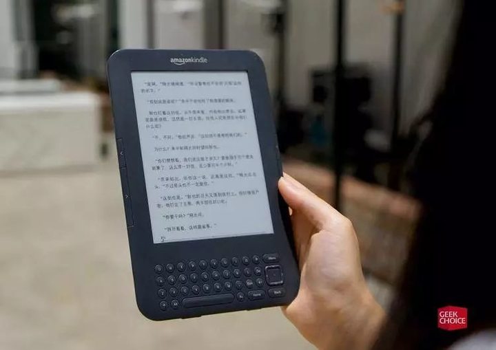 这是最有野心的一代 Kindle，也是年轻人的第一款电纸书 | 极客博物馆