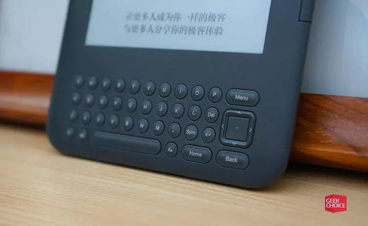 这是最有野心的一代 Kindle，也是年轻人的第一款电纸书 | 极客博物馆