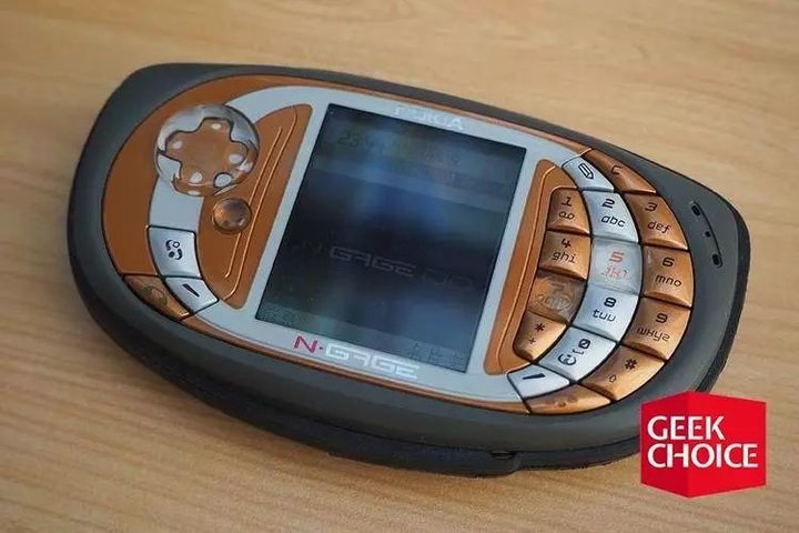 诺基亚在 2003 年发布的 N-Gage，才是「游戏手机」的鼻祖 | 极客博物馆