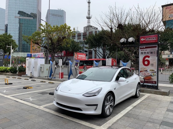 值不值得買？中國網友 TESLA Model 3 十一天試駕心得 - 電腦王阿達