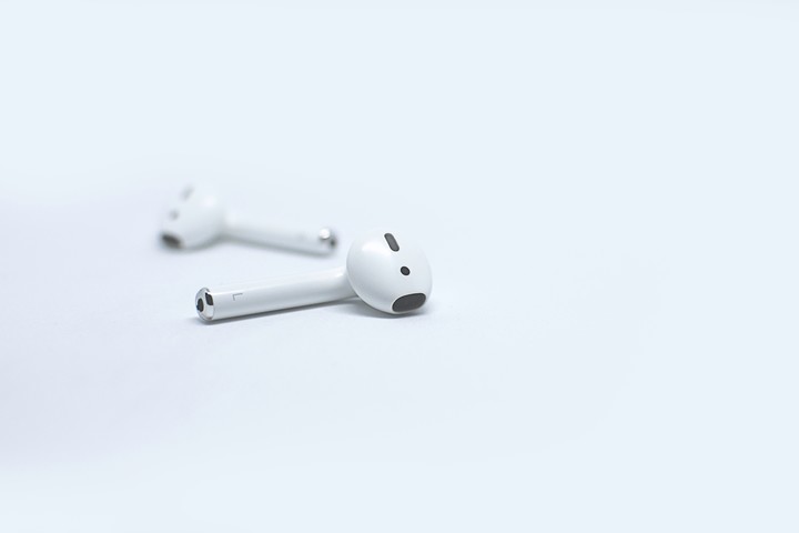 AirPods 是如何成為幾乎所有 iPhone 用戶必備周邊的？ - 電腦王阿達