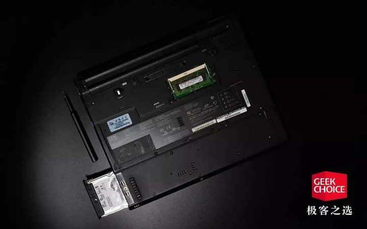 这款 ThinkPad 是 IBM 的「遗作」，14 年前售价将近 3 万元丨极客博物馆