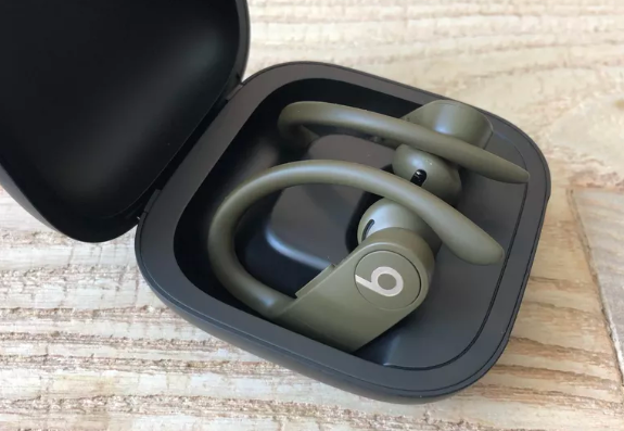 Beats Powerbeats Pro 对比AirPods：都是苹果H1 芯片的耳机你选谁