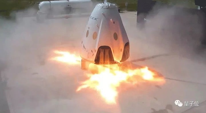 SpaceX载人龙飞船意外爆炸，据称几乎被完全摧毁