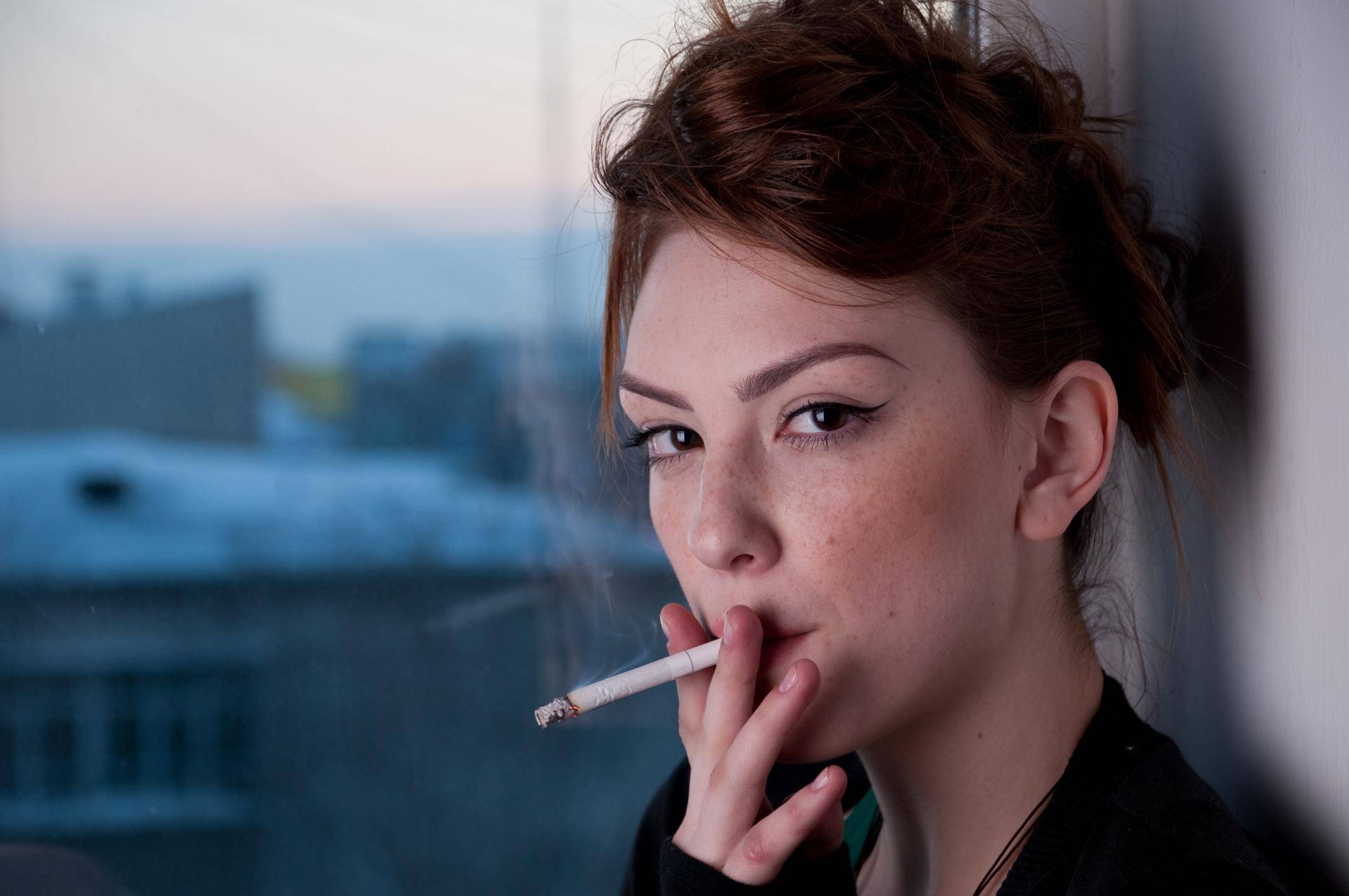 香烟曾被包装为女性的 自由之火 事实上它是 自由的枷锁 爱范儿