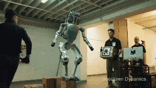 “波士顿动力机器人 Atlas” 暴力反击人类真相