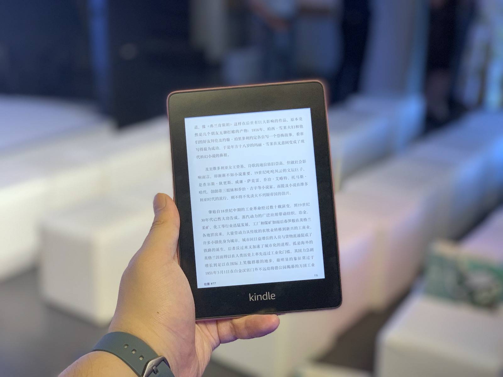 Kindle 发布了三种新配色paperwhite 还说阅读能缓解情侣之间的摩擦 爱范儿