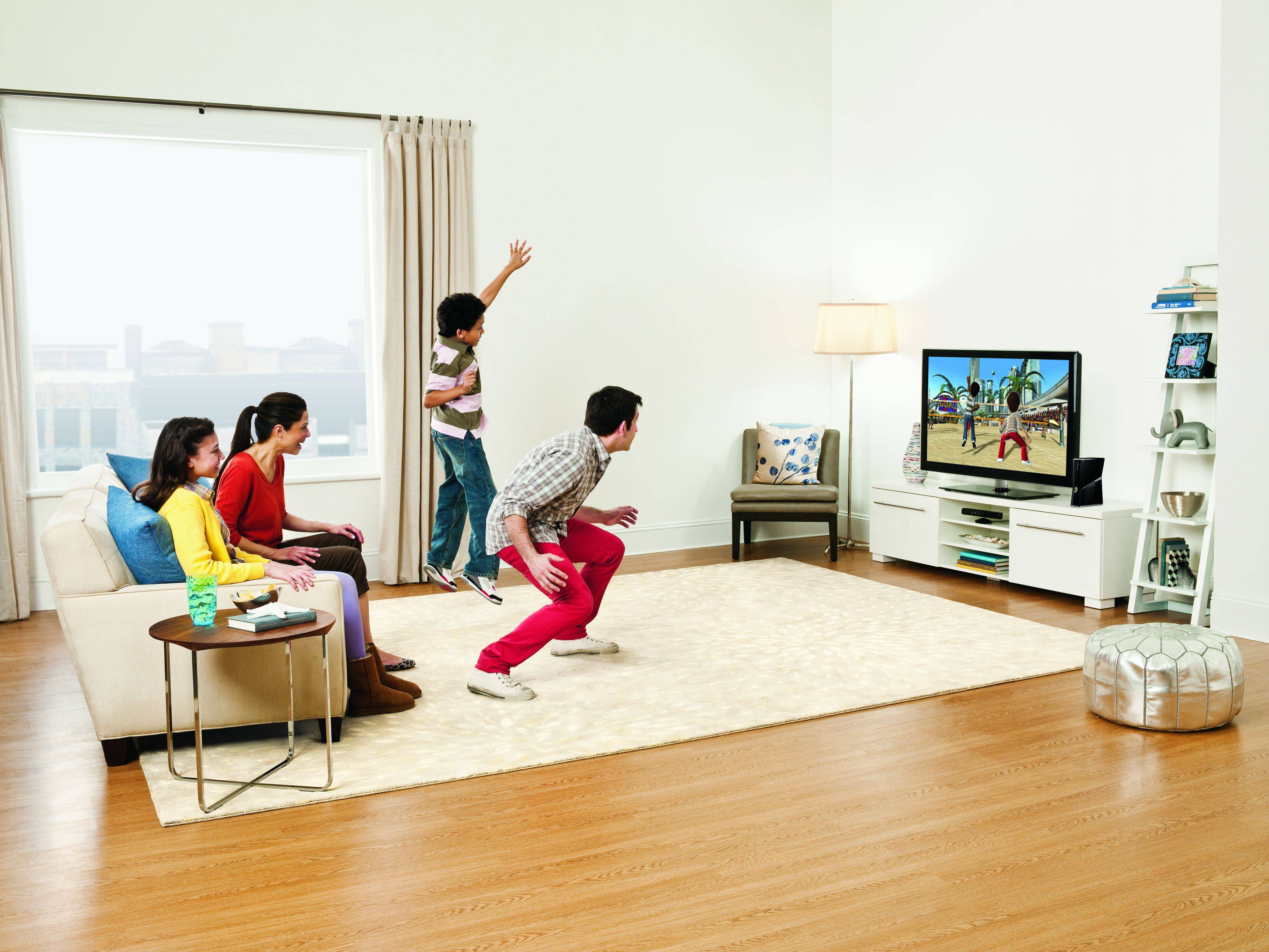 Семейные видео игры. Дети играют в комнате. Играющие дети в квартире. Дети играют в гостиной. Человек в большой комнате.