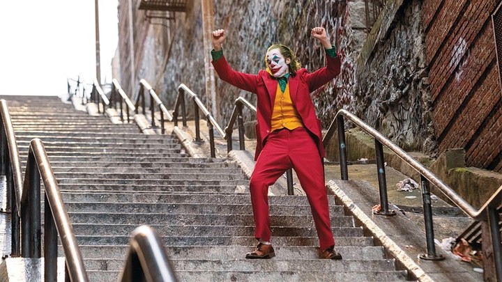 《小丑》获好评，威尼斯电影节首映后观众站立鼓掌 8 分钟