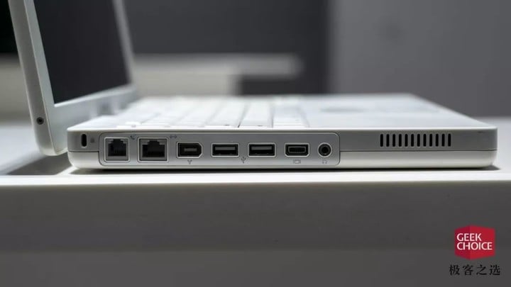 苹果 15 年前一万块的笔记本，竟然比 MacBook 还「良心」？｜极客博物馆