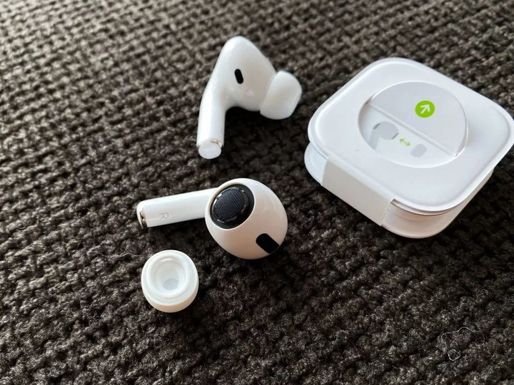 “AirPods Pro怎么样？” “你说什么？听不见啊”