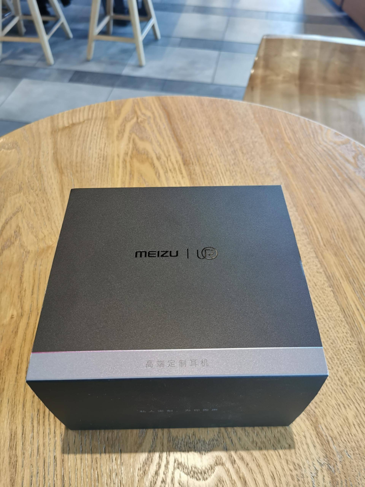 魅族 UR 高端定制耳机