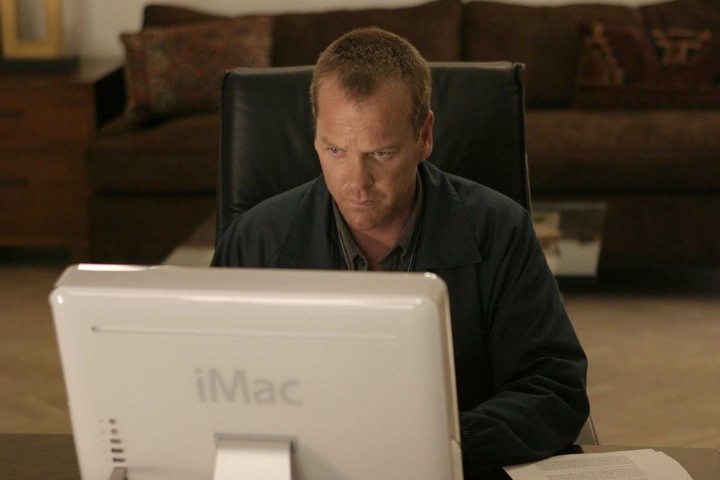 Jack-Bauer-searches-computer-24-Season-5-Episode-2-1024x682.jpg!720