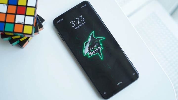 黑鲨游戏手机 3 体验：它像是小米 10 游戏版