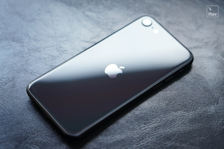 iPhone SE2 卖得比很多人想象的更好，为什么？