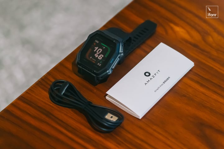 Amazfit Ares 图赏，支持 70 项运动模式的户外运动新秀